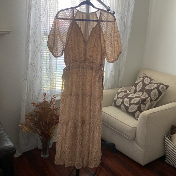 ASTR LORAL PRINT TIERED RUFFLE DRESS IN CREAM MAUVE DITSY SIZE LARGE - Picture 6 of 9